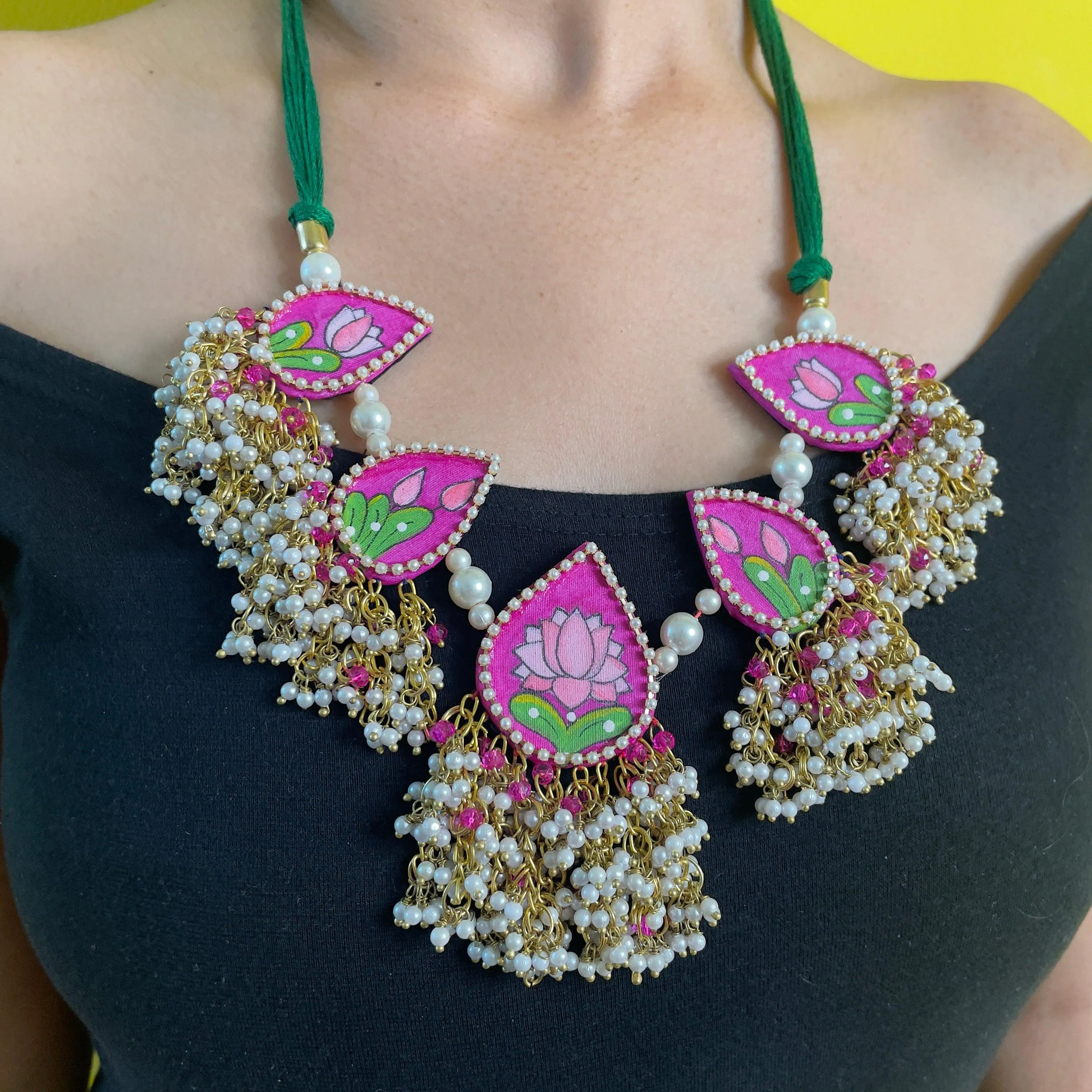 Amelia Handpainted (Choker)