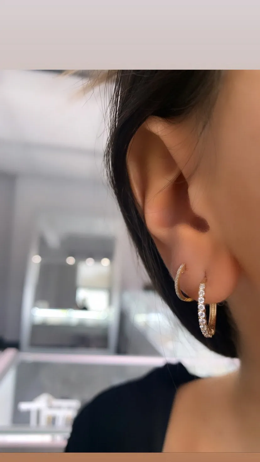 Diamond Oval Huggies