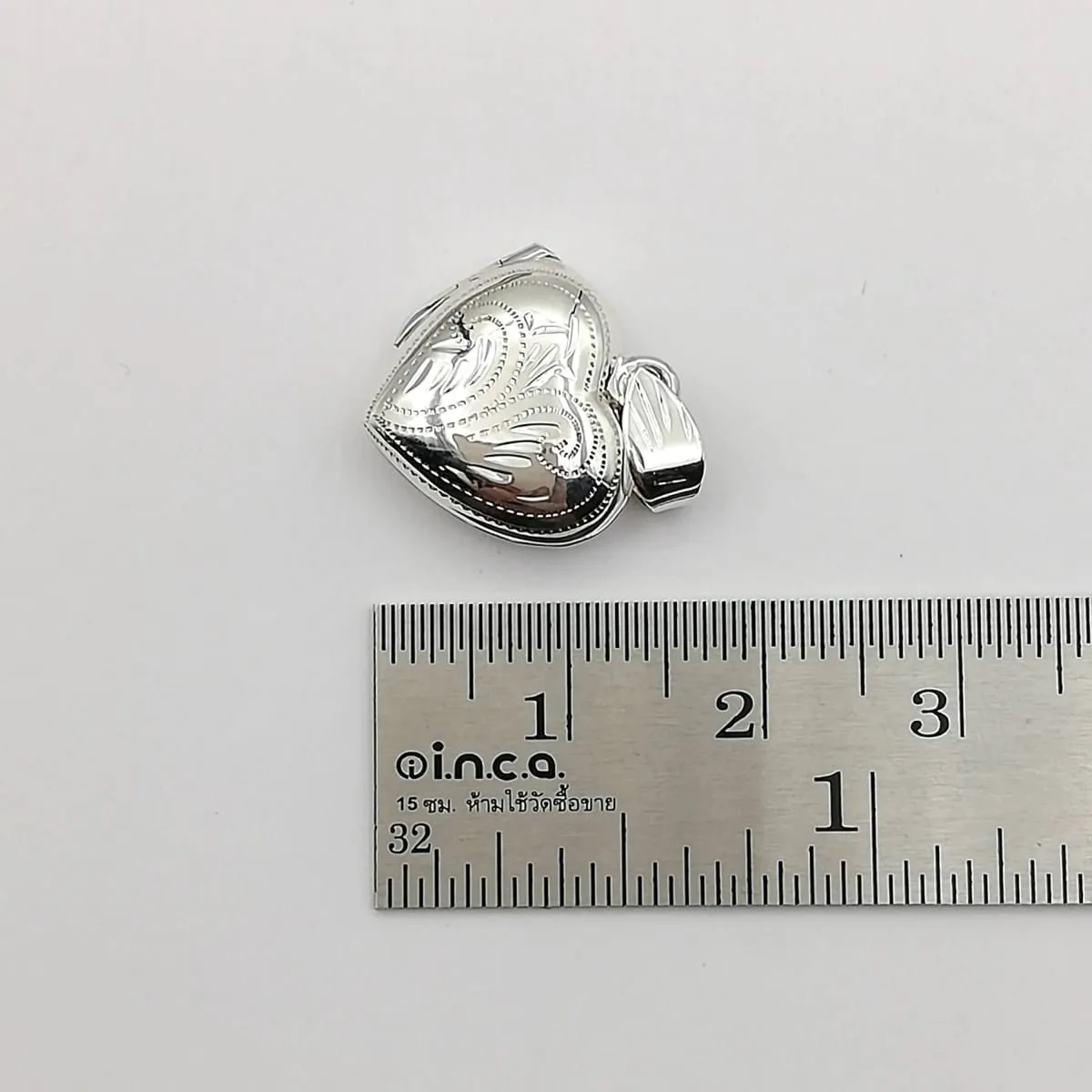 Engraved silver locket pendant - Sterling silver pendant - Memorabilia and photo silver locket - Silver charm necklace - PD140
