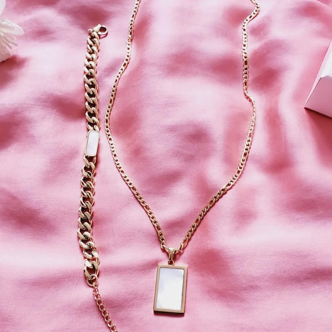 Freya White Tag Bundle