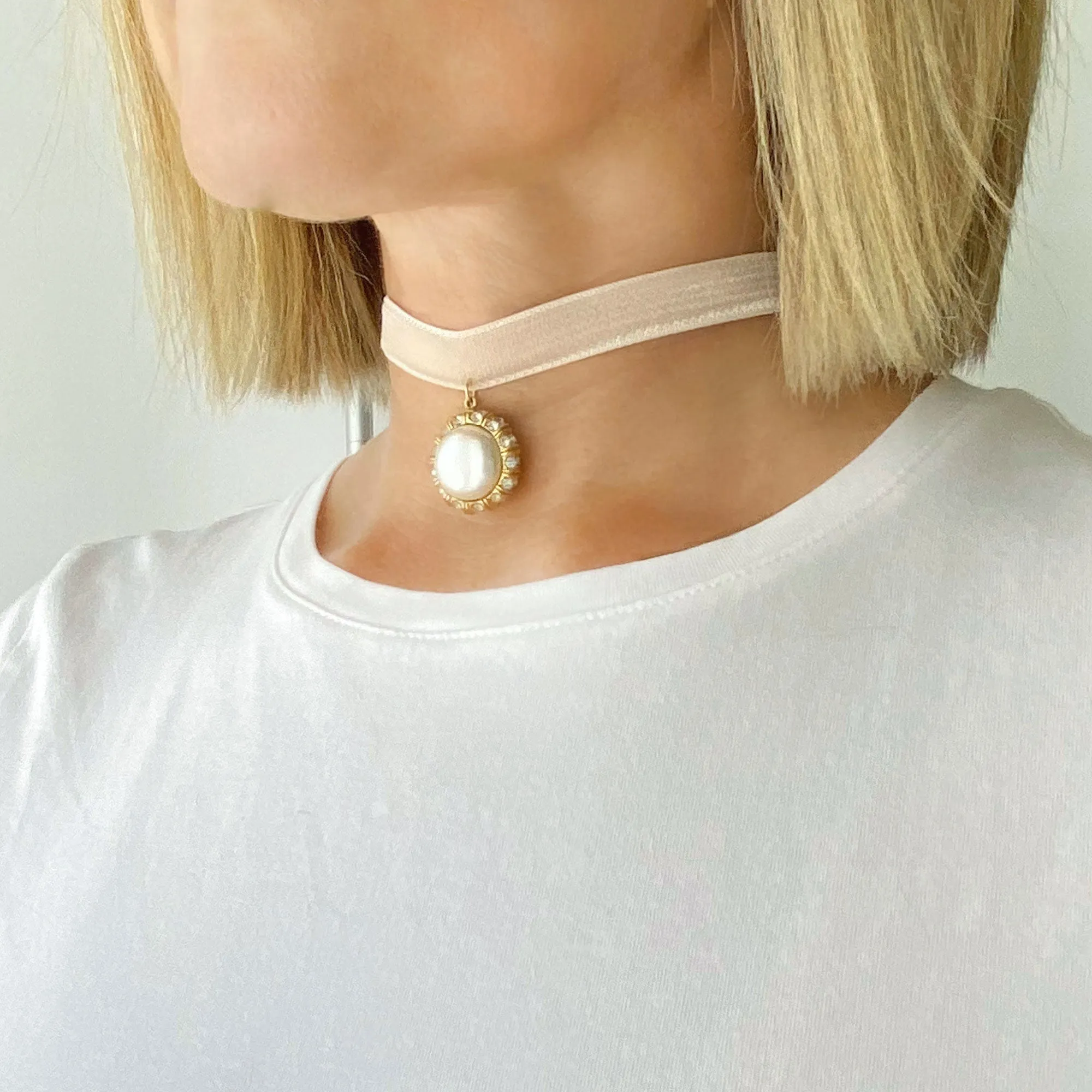 SOPHIA Bridgerton pearl choker