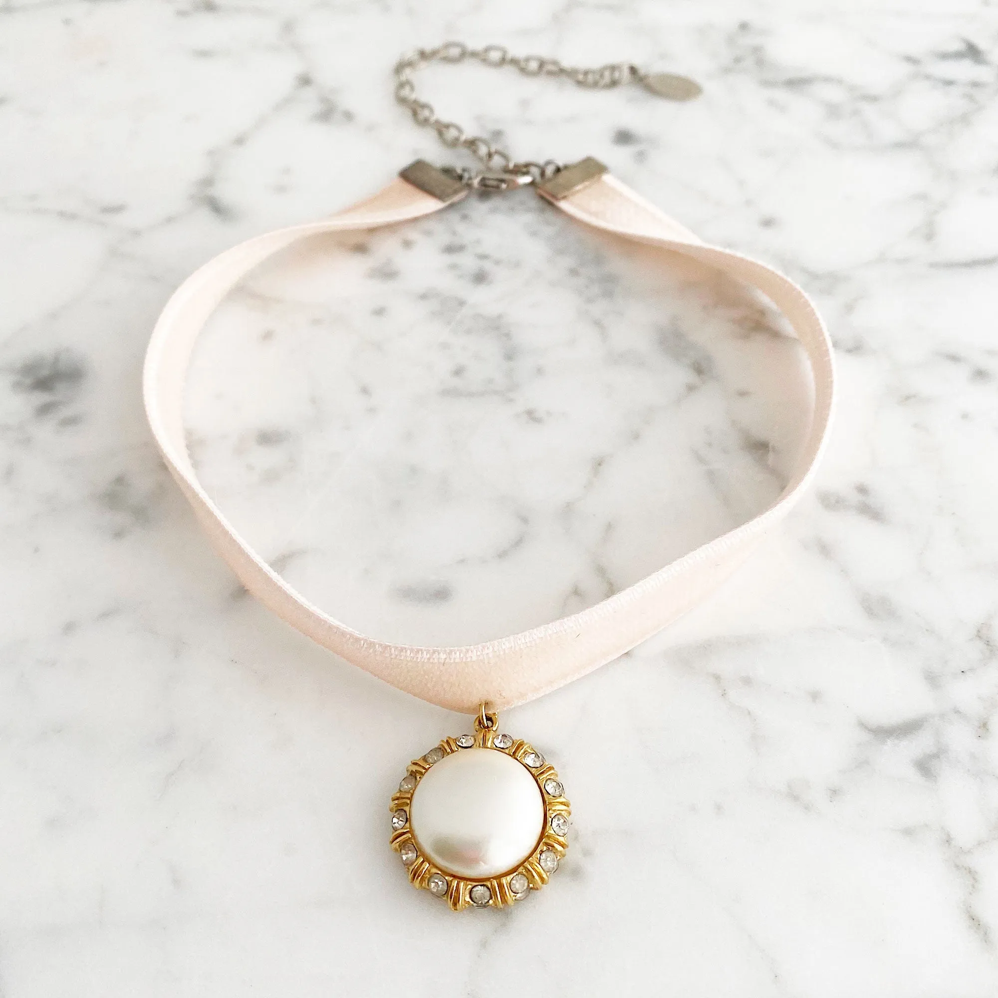 SOPHIA Bridgerton pearl choker