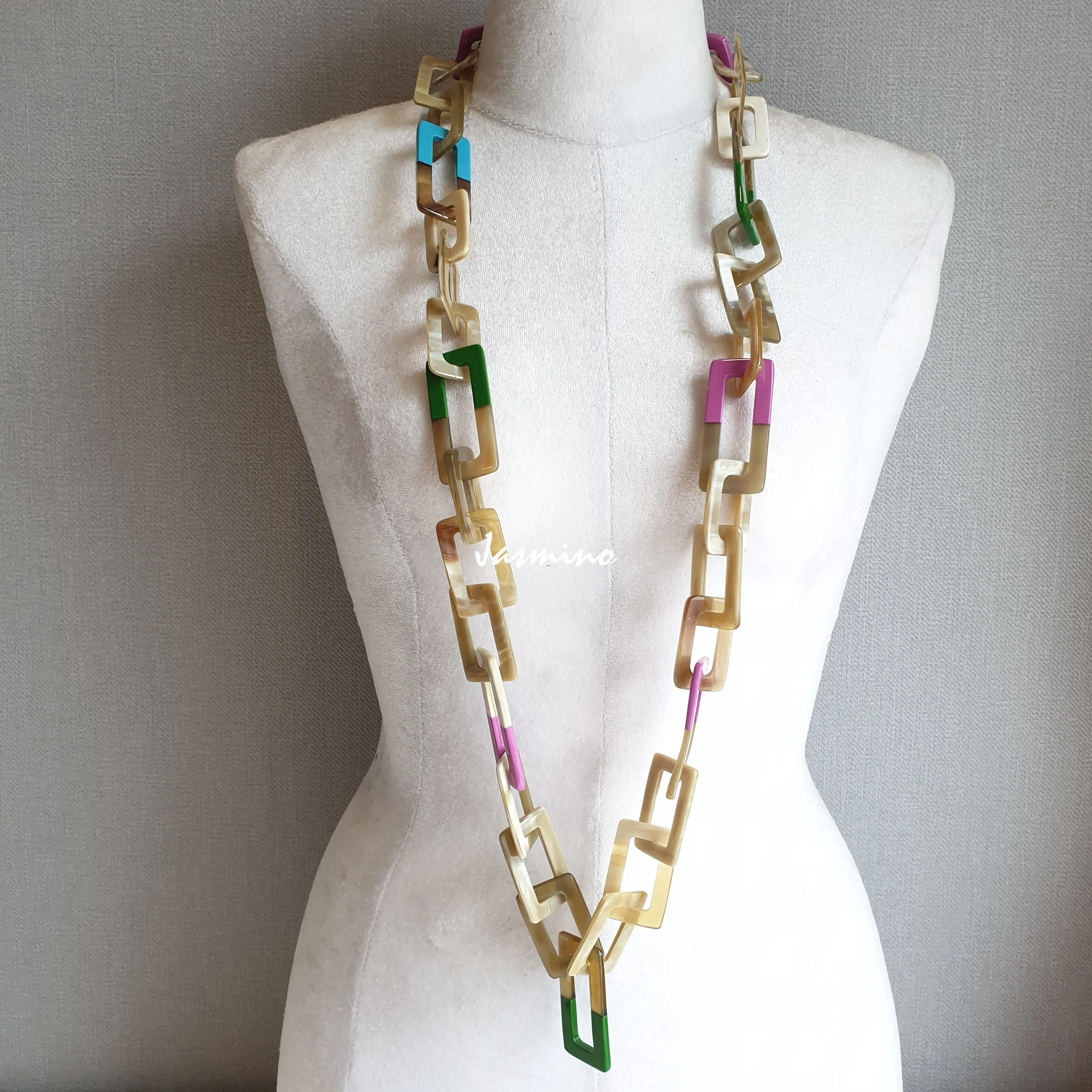 Trendy Colorful Necklace J17382, Handmade Buffalo Horn Product from Vietnam